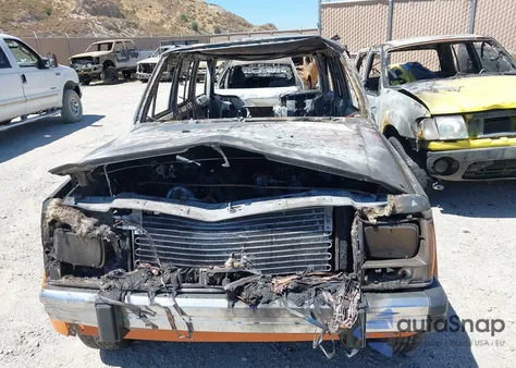 1987 Jeep Cherokee Laredo from USA, damaged, VIN 1JCML784XHT065715